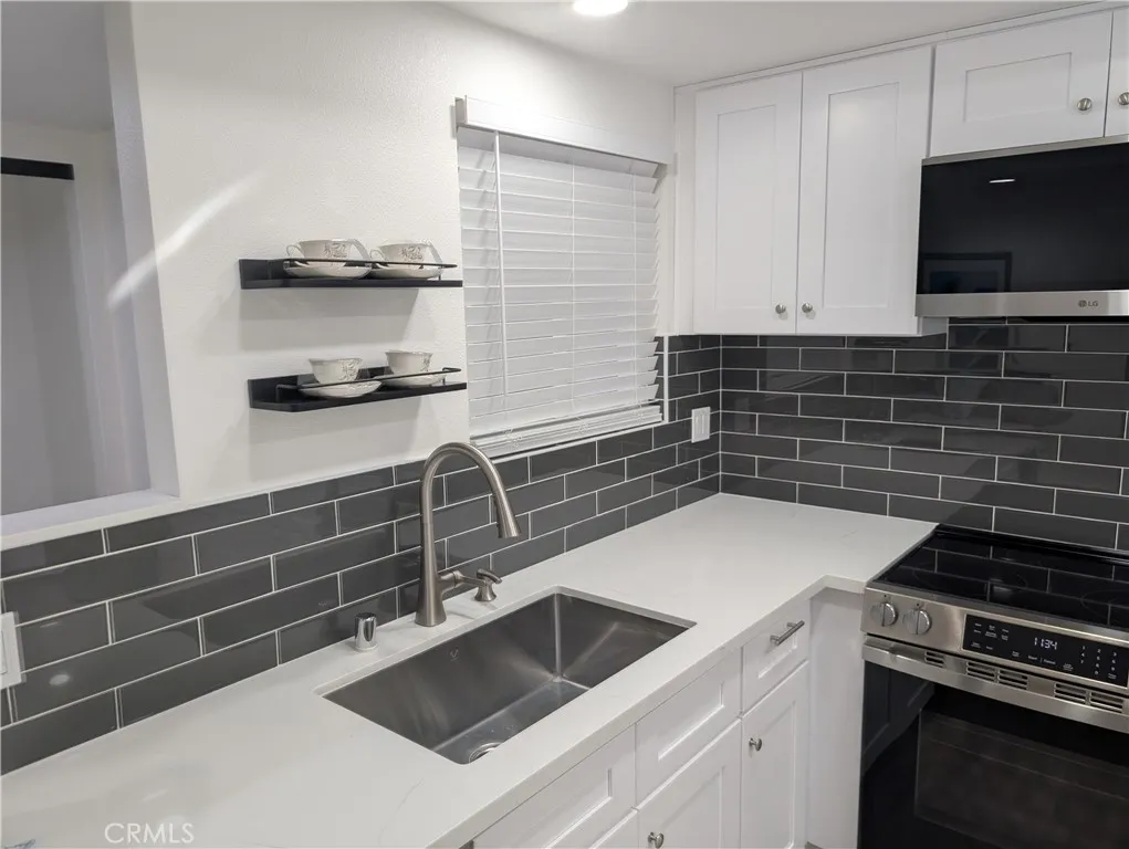 2296 Via Puerta B, Laguna Woods, California 92637 home-pic-9